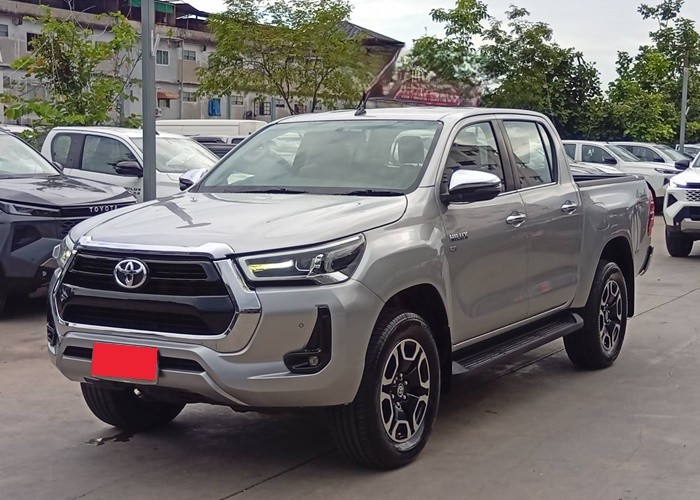 TOYOTA Hilux