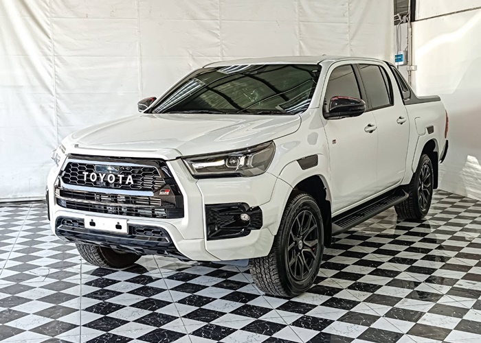 TOYOTA Hilux