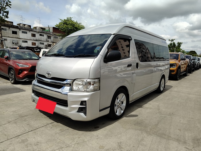 TOYOTA COMMUTER