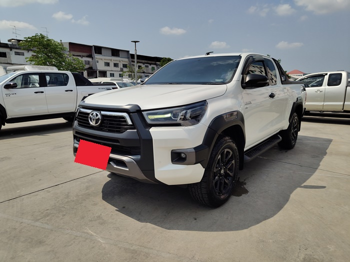 TOYOTA Hilux