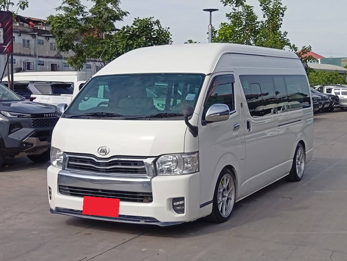TOYOTA COMMUTER