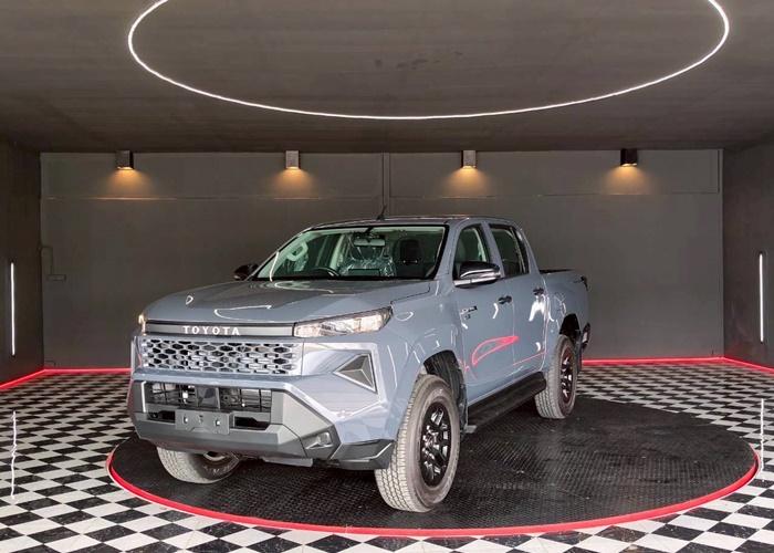 TOYOTA HILUX TRAVO SMART