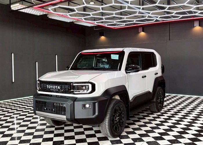 TOYOTA LAND CRUISER FJ