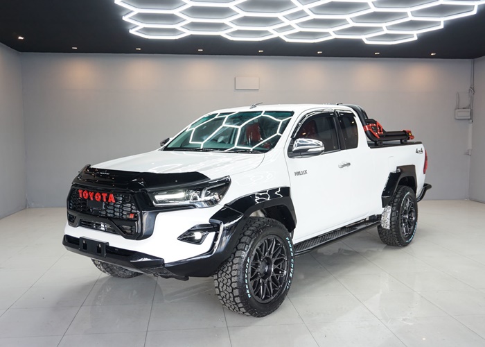 TOYOTA Hilux