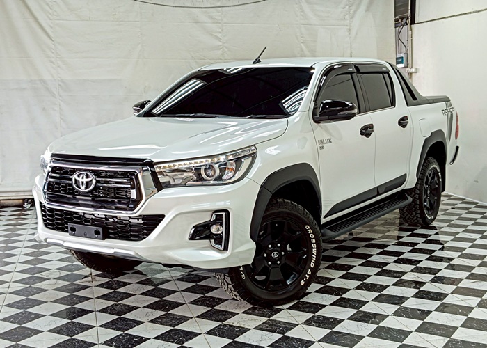 TOYOTA Hilux