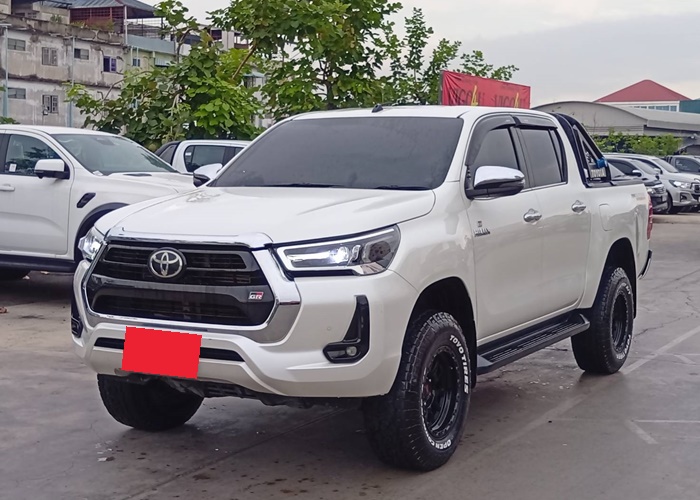 TOYOTA Hilux