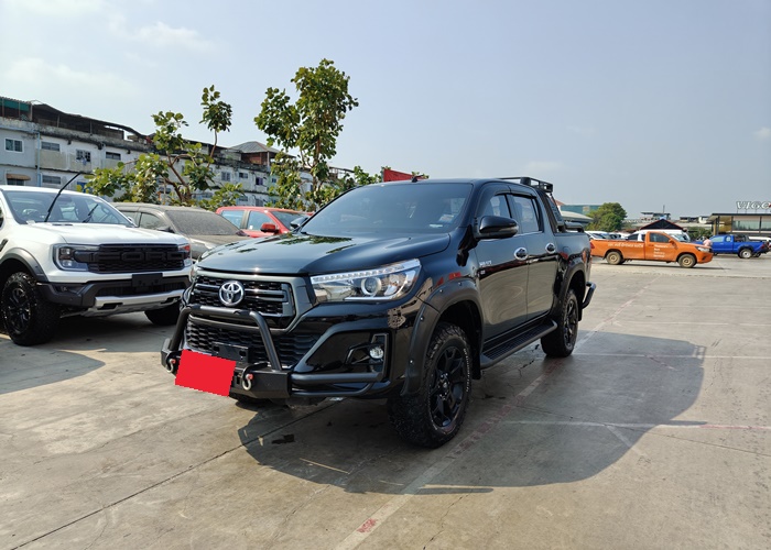 TOYOTA Hilux