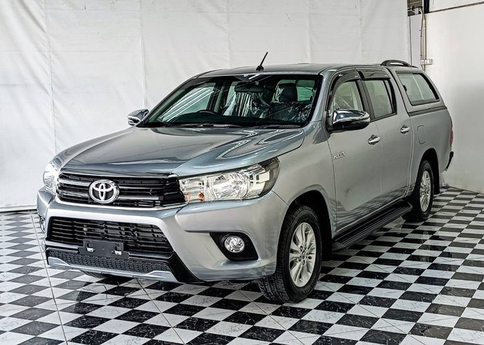 TOYOTA Hilux