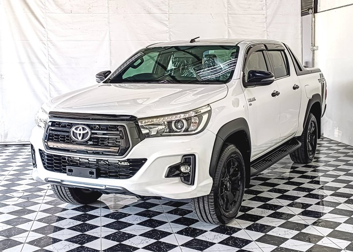 TOYOTA Hilux