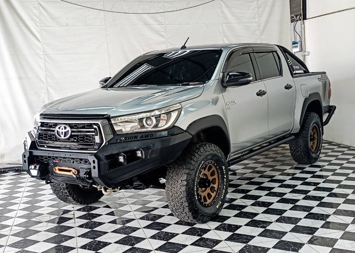 TOYOTA Hilux