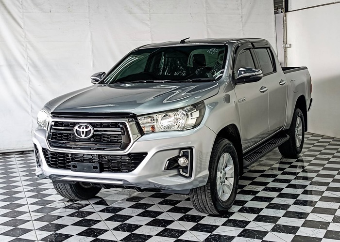 TOYOTA Hilux