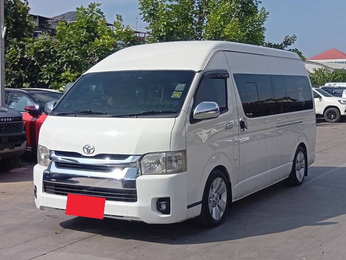 TOYOTA COMMUTER