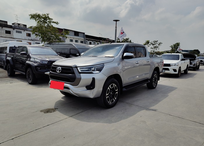 TOYOTA Hilux