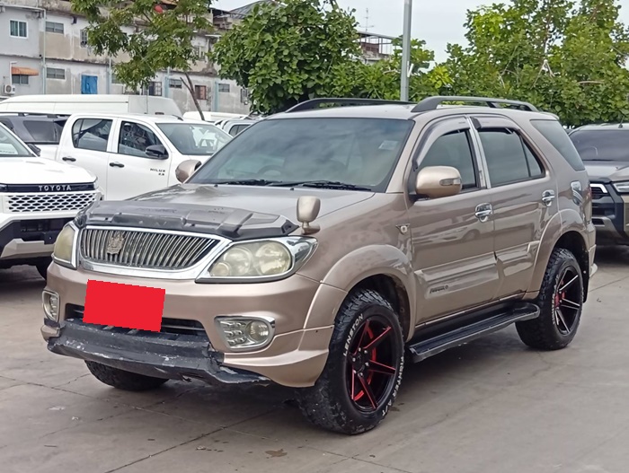 TOYOTA Fortuner