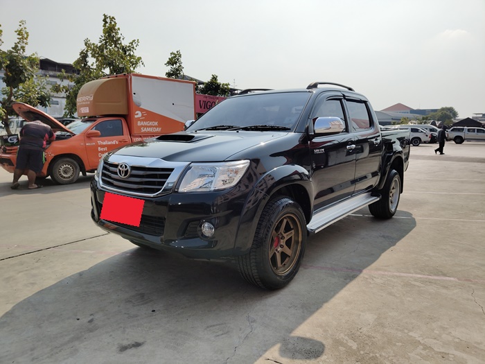 TOYOTA Hilux