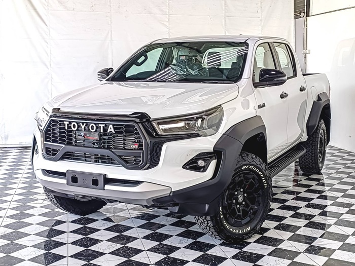 TOYOTA Hilux