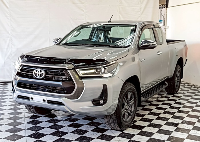 TOYOTA Hilux