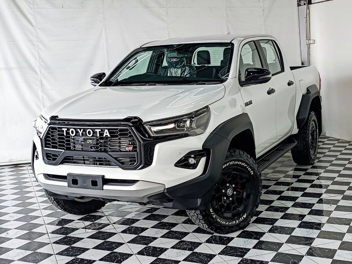 TOYOTA Hilux