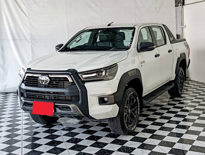 TOYOTA Hilux