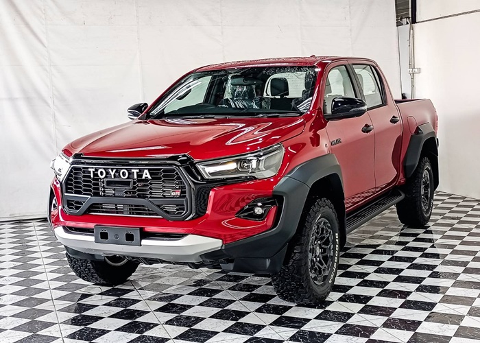 TOYOTA Hilux