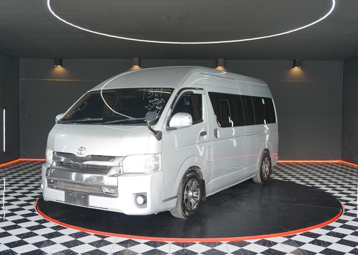 TOYOTA COMMUTER