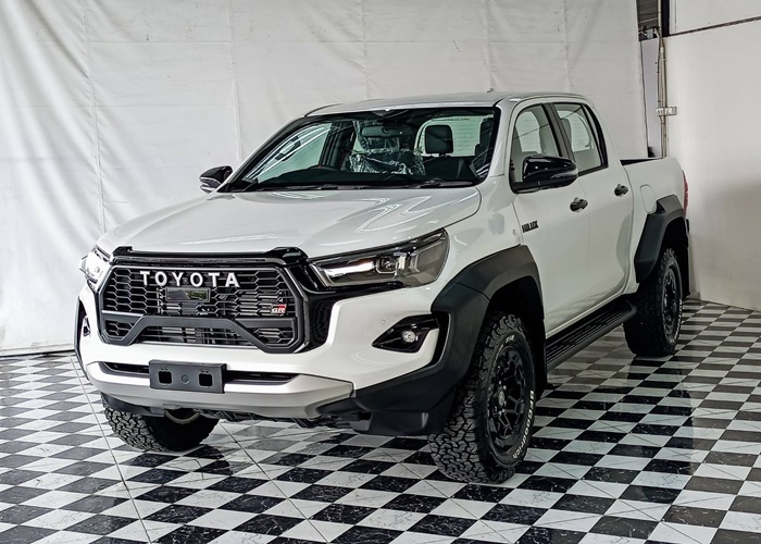 TOYOTA Hilux