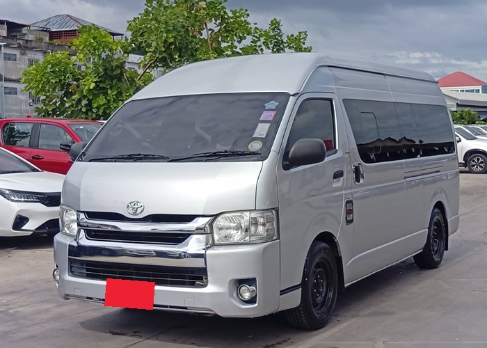 TOYOTA COMMUTER