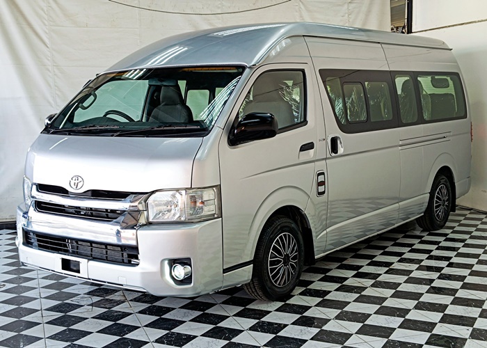 TOYOTA COMMUTER