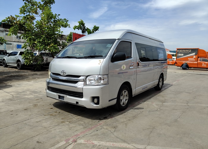 TOYOTA COMMUTER