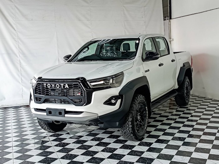 TOYOTA Hilux