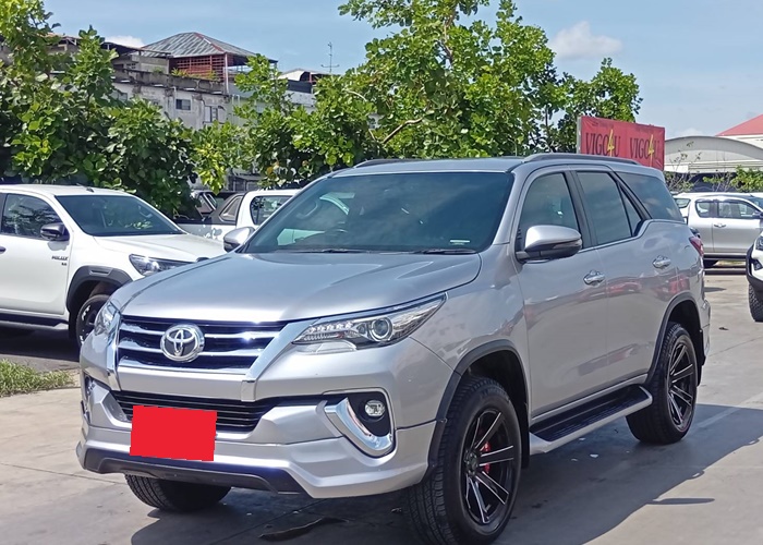 TOYOTA Fortuner