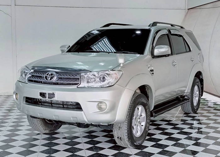 TOYOTA Fortuner