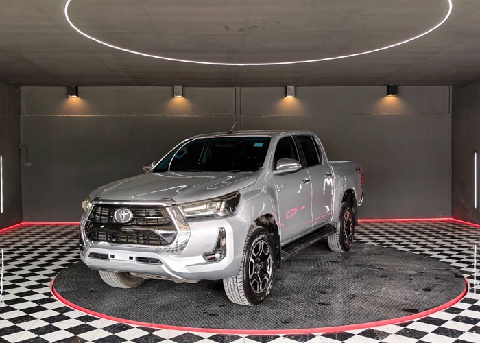 TOYOTA Hilux