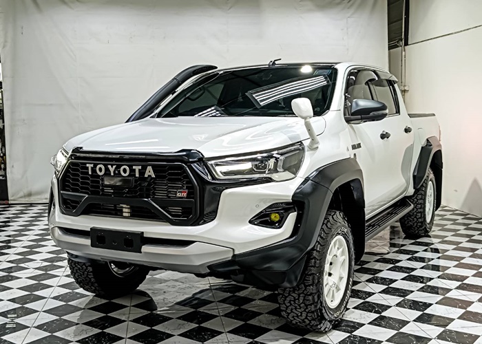 TOYOTA Hilux