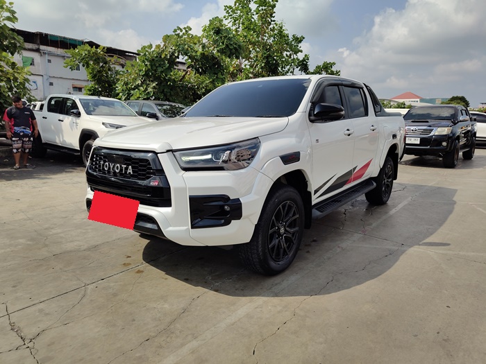 TOYOTA Hilux