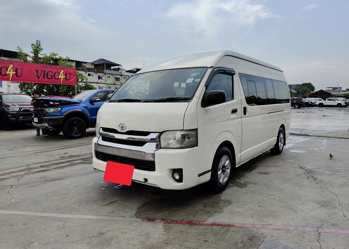 TOYOTA COMMUTER