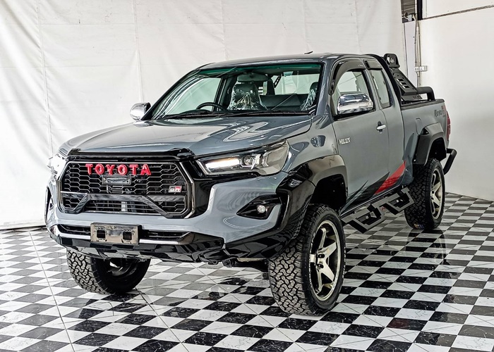 TOYOTA Hilux