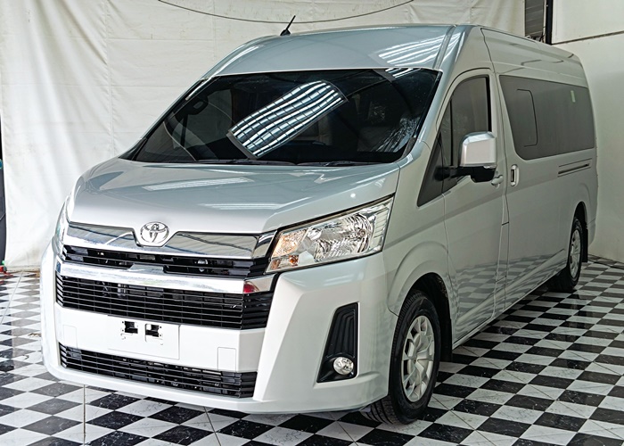 TOYOTA COMMUTER