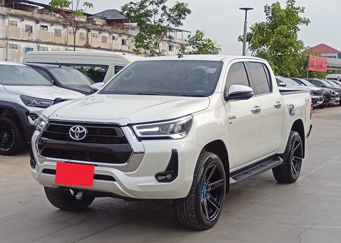 TOYOTA Hilux