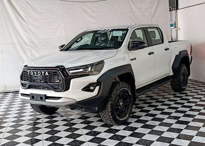 TOYOTA Hilux