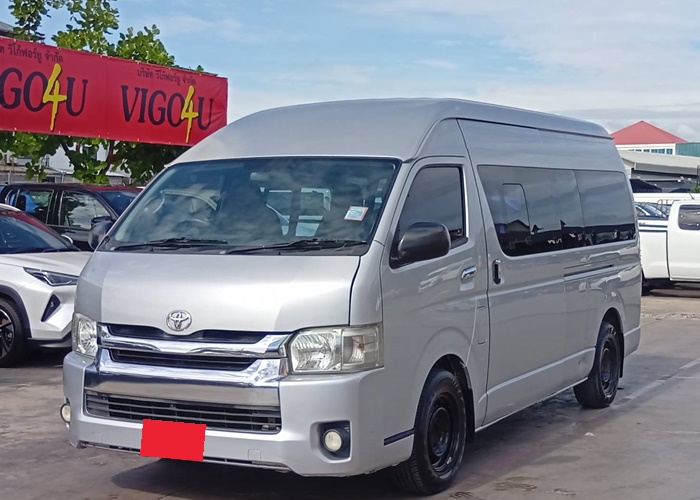 TOYOTA COMMUTER