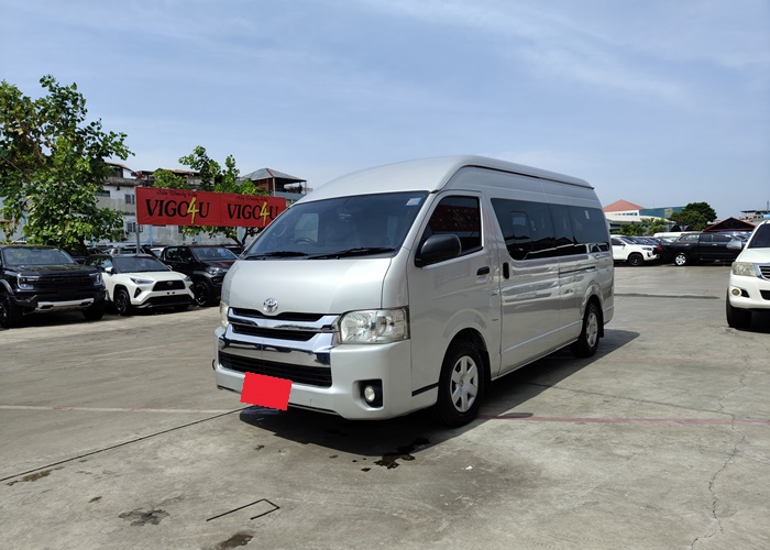TOYOTA COMMUTER