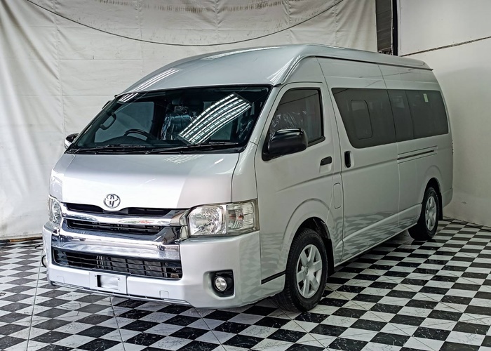 TOYOTA COMMUTER
