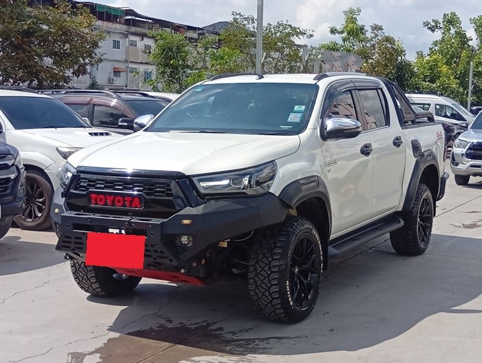 TOYOTA Hilux