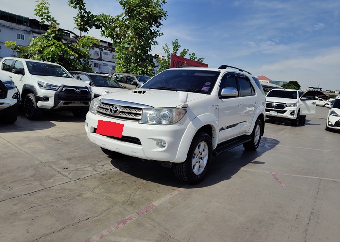 TOYOTA Fortuner
