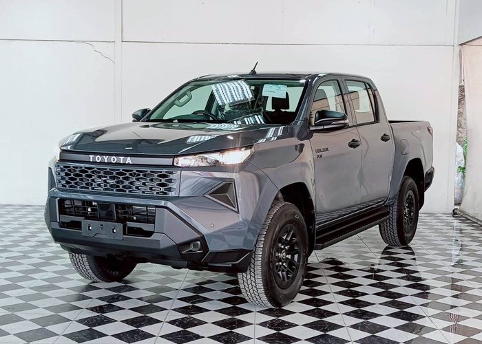 TOYOTA Hilux TRAVO