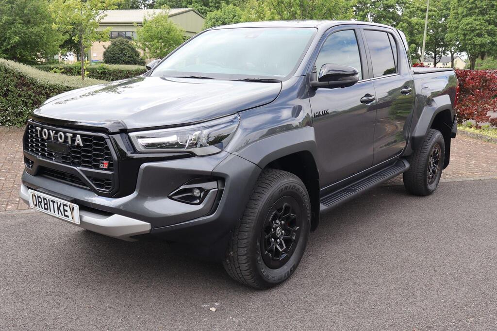 TOYOTA Hilux