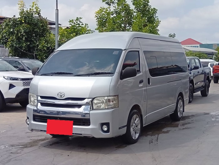 TOYOTA COMMUTER