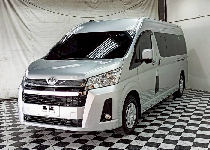 TOYOTA COMMUTER