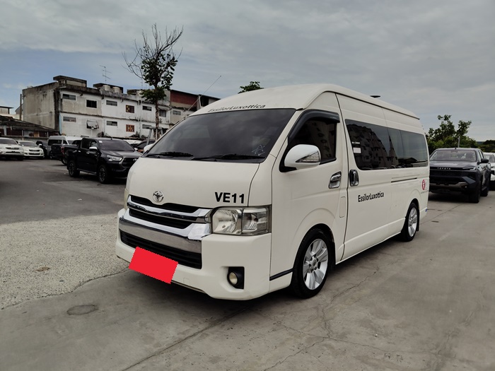 TOYOTA COMMUTER